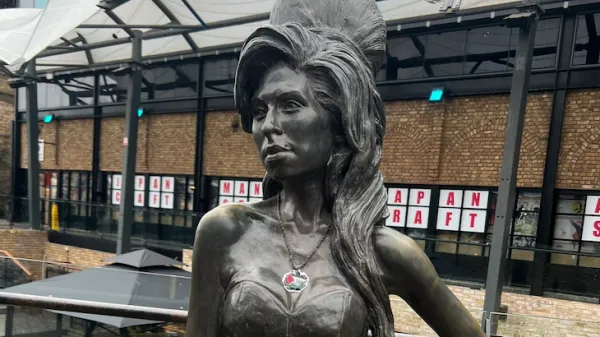 The Two Stories of the Amy Winehouse Statue